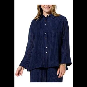 WynneCollection Women's Textured Crinkle Button-Up Shirt Navy - Regular